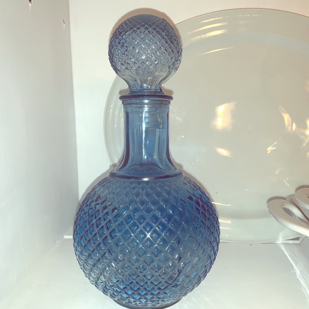 Blue Glass Decanter with Secure Push/Twist Top